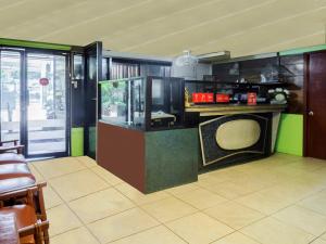 a restaurant with a fish tank in a room at OYO 166 Maanyag Pension House in Cebu City