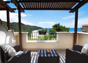 a balcony with a view of the ocean at Hotel Corallo Sperlonga in Sperlonga
