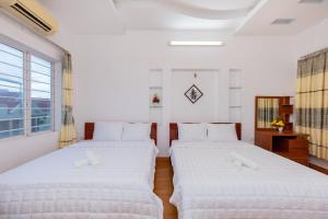 Giường trong phòng chung tại Motel Ngọc Thuận