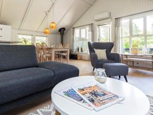 Χώρος καθιστικού στο 8 person holiday home in Højslev-By Traum