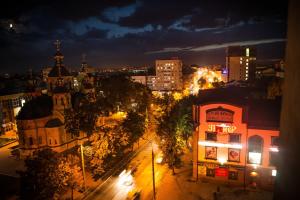 Nespecifikovaný výhled na destinaci Rivne nebo výhled na město při pohledu z apartmánu