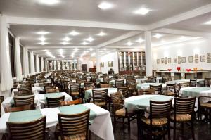 En restaurant eller et andet spisested på Hotel Golden Park All Inclusive Poços de Caldas