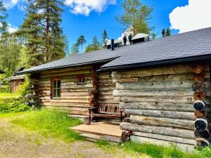 a log cabin with a porch and a roof at Lapland Tunturimaja Ski in, sauna, in Pyhä center - Lapland Villas in Pyhätunturi