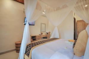 Ein Bett oder Betten in einem Zimmer der Unterkunft Sitala Suite