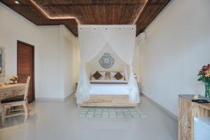 Ein Bett oder Betten in einem Zimmer der Unterkunft Sitala Suite