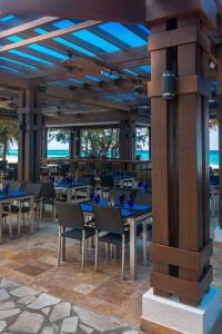 Um restaurante ou outro lugar para comer em Divi Southwinds Beach Resort