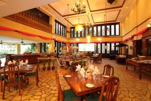 Restoran atau tempat makan lain di Mines Beach Resort Hotel