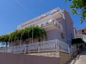 Gallery image of Bertie's Lodge in Brna