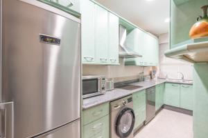 Kuchyňa alebo kuchynka v ubytovaní Apartamento Capuchinos Centro by Renthas + 16 fotografií