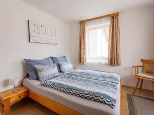 a bed in a room with a window and a bed sidx sidx sidx at Apartment in Tr polach Carinthia with pool in Tröpolach