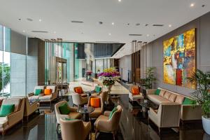 Area soggiorno di Le Sands Oceanfront Danang Hotel
