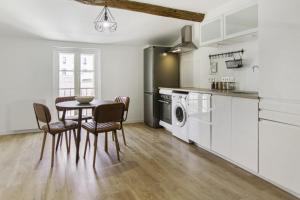 Kuchyňa alebo kuchynka v ubytovaní Appartement Ventoux - Welkeys