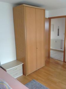 a bedroom with a closet and a dresser and a mirror at Ruhige Wohnung in Schnaitheim bei Heidenheim in Heidenheim