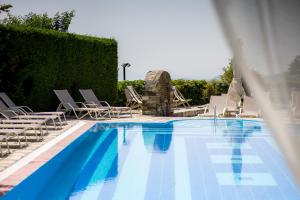 Bazén v ubytování Portaria Hotel nebo v jeho okolí