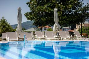 Bazén v ubytování Portaria Hotel nebo v jeho okolí