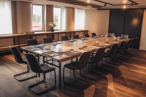 a large conference room with a large table and chairs at Arivo Forchheim in Forchheim