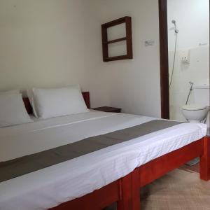 Postel nebo postele na pokoji v ubytování Golden Monkey Beach Hotel