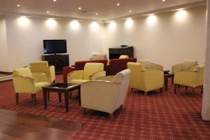 Uma TV ou centro de entretenimento em Hotel Santa Maria