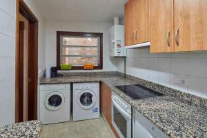 Kuchyňa alebo kuchynka v ubytovaní Apartamento Francesc Samsó Girona