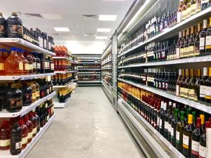 Supermarket nebo jiné obchody v  apartmánu nebo okolí