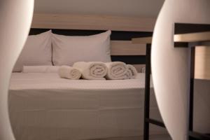Posteľ alebo postele v izbe v ubytovaní SithoniaRS Luxury Apartment 2nd Floor with Sea View