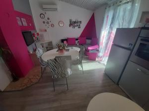 Kuchnia lub aneks kuchenny w obiekcie Vacation House Bimba - Pomer