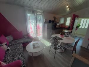 Część wypoczynkowa w obiekcie Vacation House Bimba - Pomer