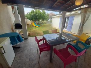 Część wypoczynkowa w obiekcie Vacation House Bimba - Pomer