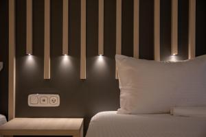 Posteľ alebo postele v izbe v ubytovaní SithoniaRS Luxury Apartment 2nd Floor with Sea View