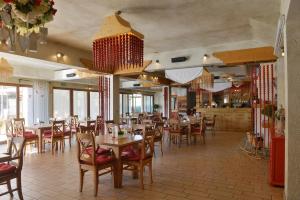 Villa & Gospoda Krakowska餐厅或其他用餐的地方