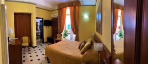A bed or beds in a room at Actor Hotel