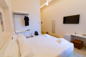 A bed or beds in a room at Migliori Olive Ascolane beds