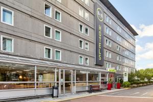 une image de l'avant de l'hôtel dans l'établissement B&B HOTEL Paris Nord 2 CDG Aéroport, à Roissy-en-France