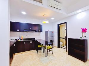 【Amazing】Pool View 2BR Suite @ Pulai Springs Resort的厨房或小厨房