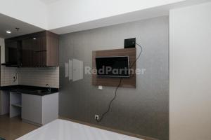 TV o dispositivi per l'intrattenimento presso Redliving Apartemen Sayana - Hazelnut Property Tower Cha