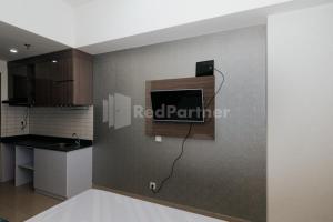 Η κουζίνα ή μικρή κουζίνα στο Redliving Apartemen Sayana - Hazelnut Property Tower Cha