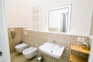 A bathroom at Migliori Olive Ascolane beds