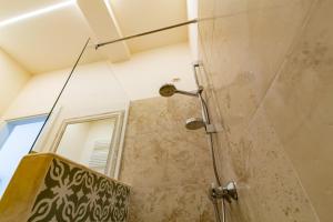 A bathroom at Migliori Olive Ascolane beds