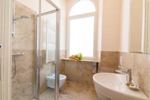 A bathroom at Migliori Olive Ascolane beds