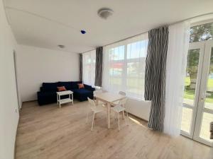 Photo de la galerie de l'établissement Sóstói Strand Apartmanház, à Siófok