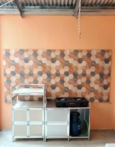 a room with a wall with a patterned wall at Paniqui, Tarlac - Madrid in Anao