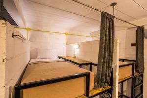 Postel nebo postele na pokoji v ubytování Loft Hostel Koh Tao