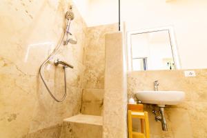 A bathroom at Migliori Olive Ascolane beds