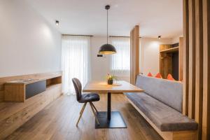 A seating area at Kuenz Dolomites App 2