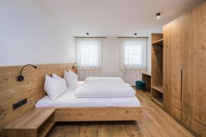 Posteľ alebo postele v izbe v ubytovaní Kuenz Dolomites App 5