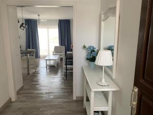 Zdjęcie z galerii obiektu Apartamento con piscina y vistas -Le Petit Paradis w Costa Teguise