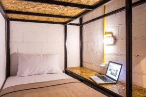 Postel nebo postele na pokoji v ubytování Loft Hostel Koh Tao