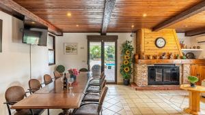 a dining room with a long table and a fireplace at Capricho de Luna Atarfe by Ruralidays in Atarfe
