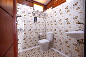 Ванна кімната в Maratua Dive Center And Lodge