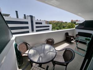 En balkon eller terrasse på Estepona Centro Wellingtonia